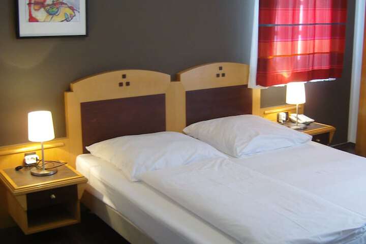 Room 7 of 38