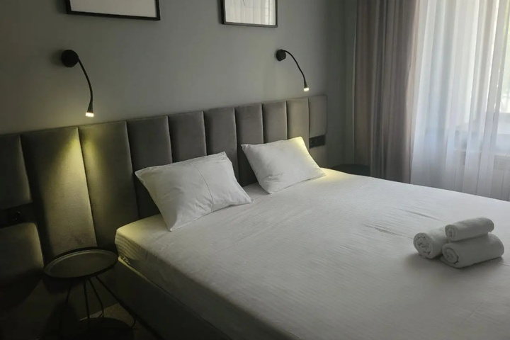 Room 6 of 11
