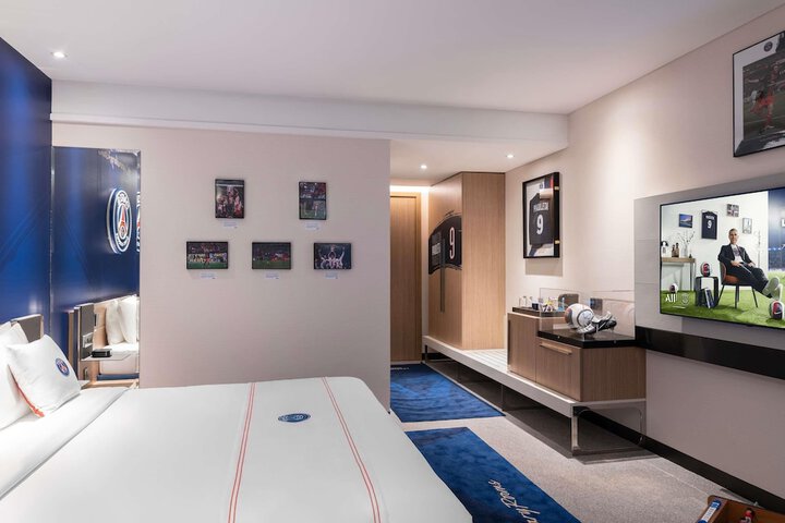 Room 15 of 90
