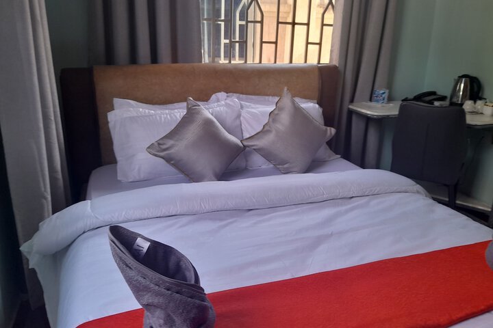 Room 4 of 17