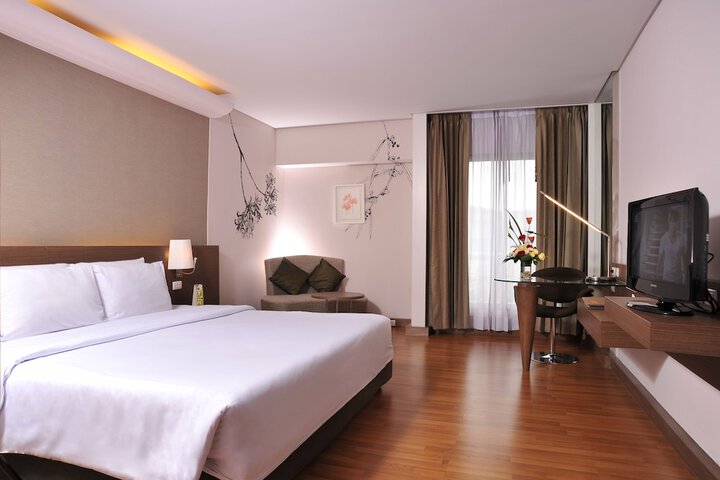 Room 6 of 93