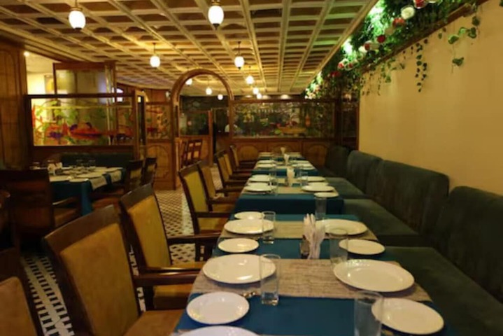 Dining 7 of 10