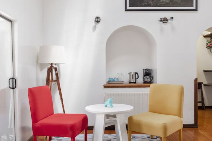 Room 6 of 28
