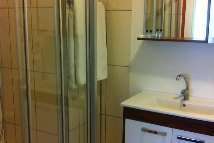 Room 16 of 28