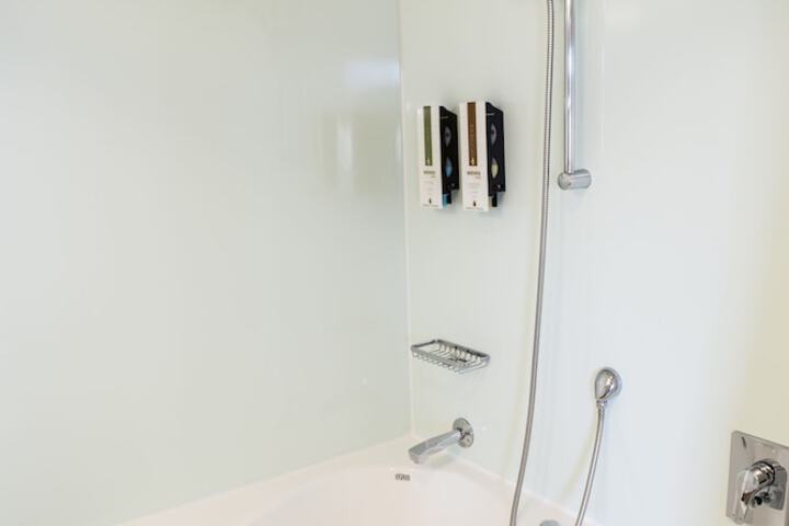 Jetted tub