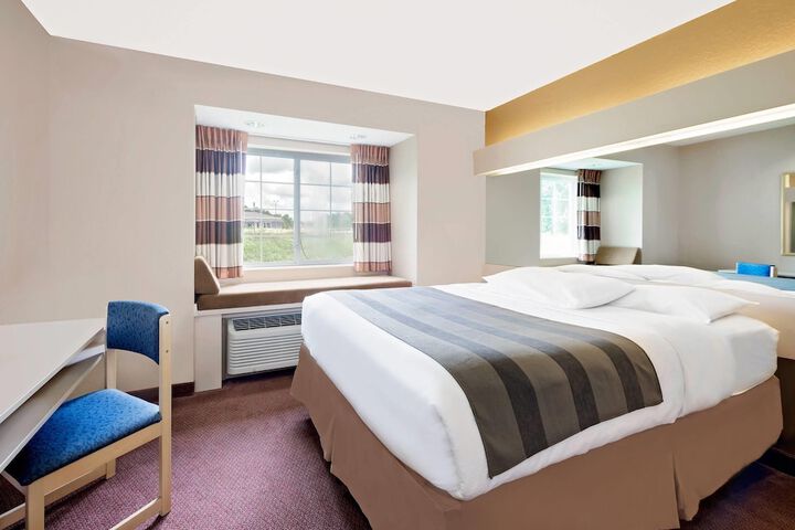 Room 9 of 15