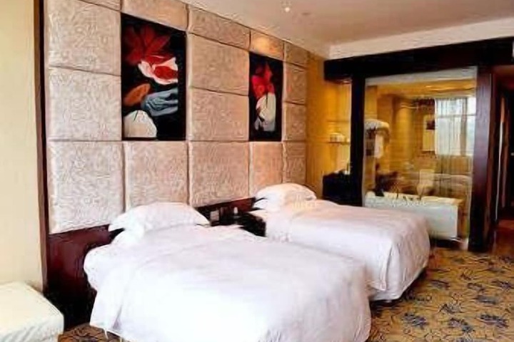 Room 10 of 16