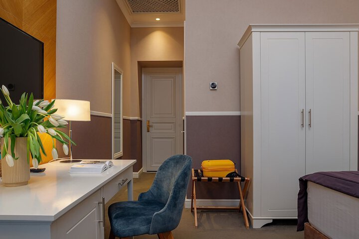Room 30 of 99