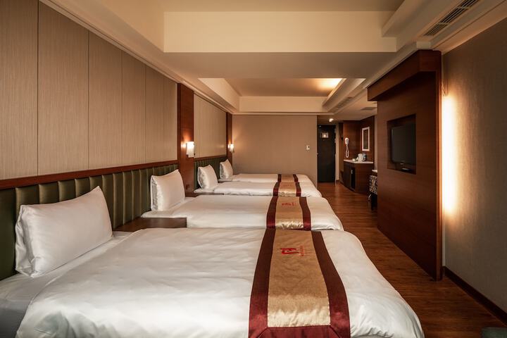 Room 16 of 38