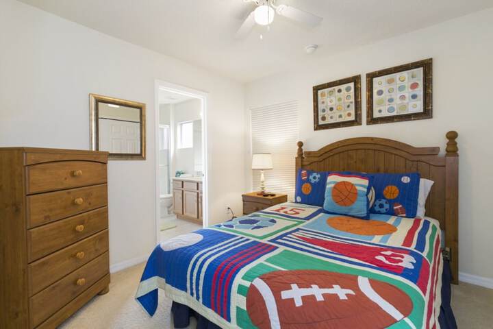 Room 12 of 35