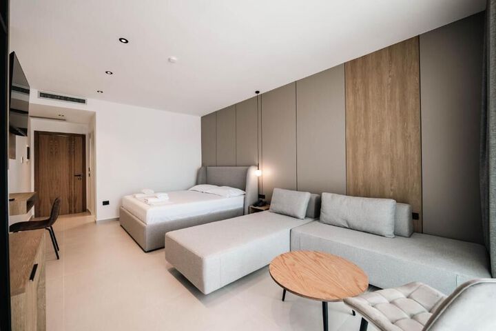 Room 11 of 24