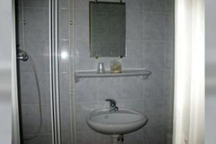 Room 2 of 28