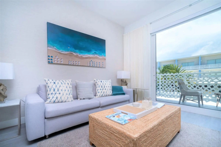 Modern 1BR Apt w Rooftop Pool Onsite Amenities