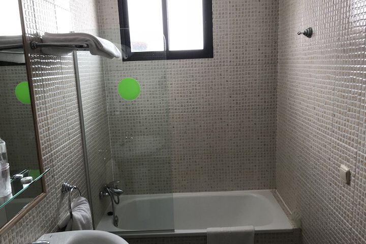 Room 19 of 34