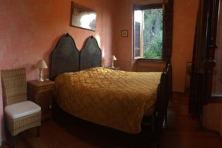 Room 5 of 13
