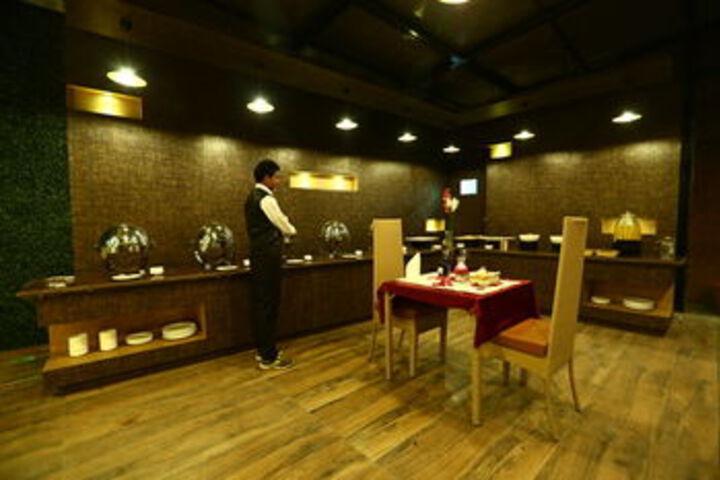 Dining 46 of 51