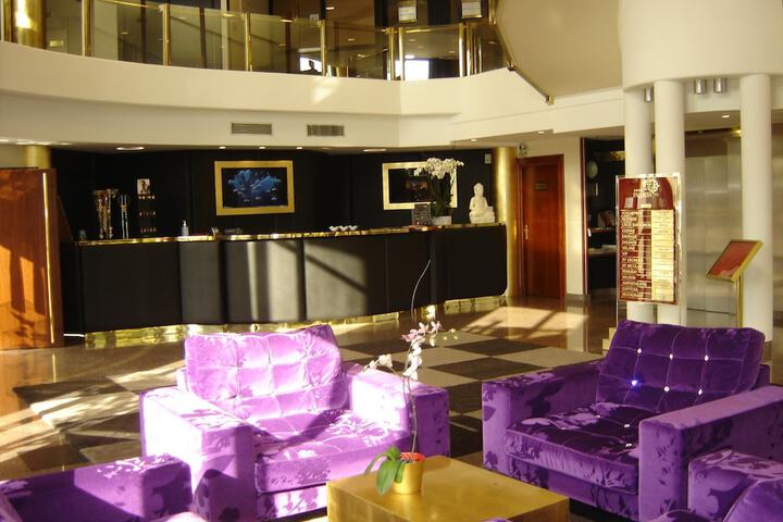 Guest Lobby