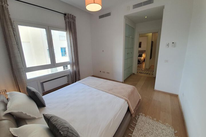 Room 10 of 27