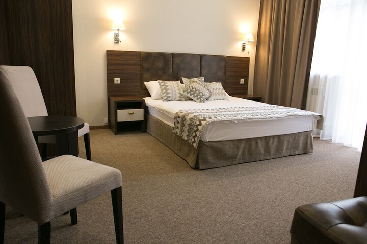 Room 11 of 48
