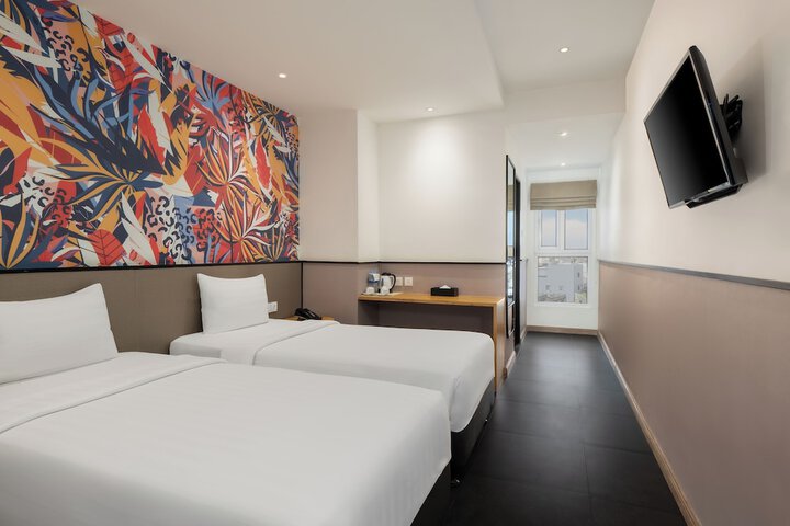 Room 12 of 25