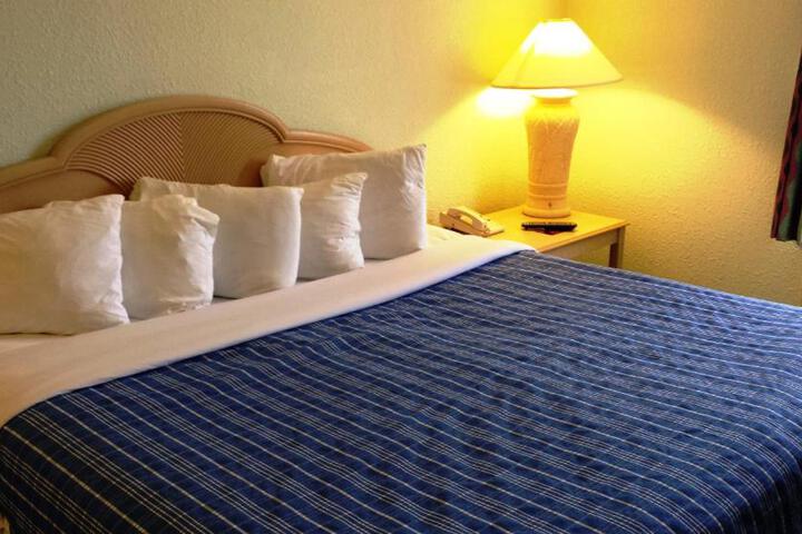 1 King Bed Suite (2 of 19)