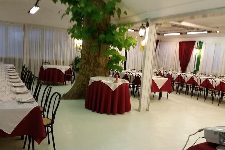 Banquet hall