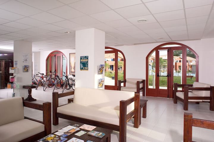 Entrance & Lobby