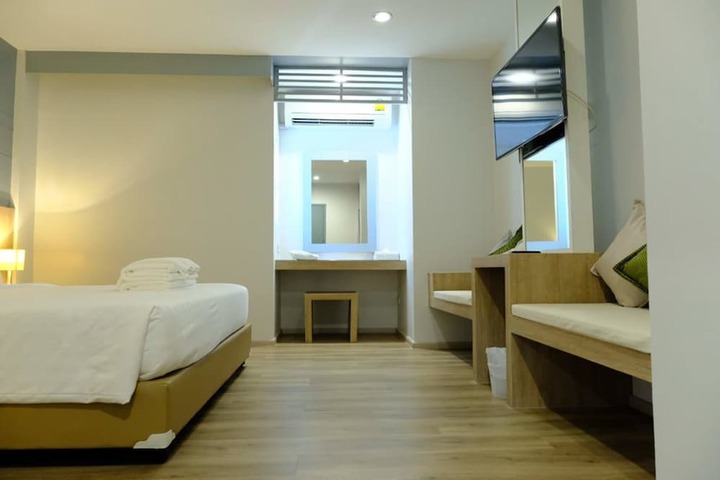 Room 5 of 18