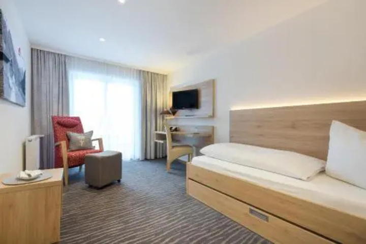 Room 4 of 16
