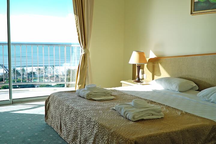 Room 10 of 95