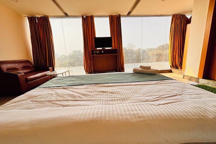 Room 9 of 36