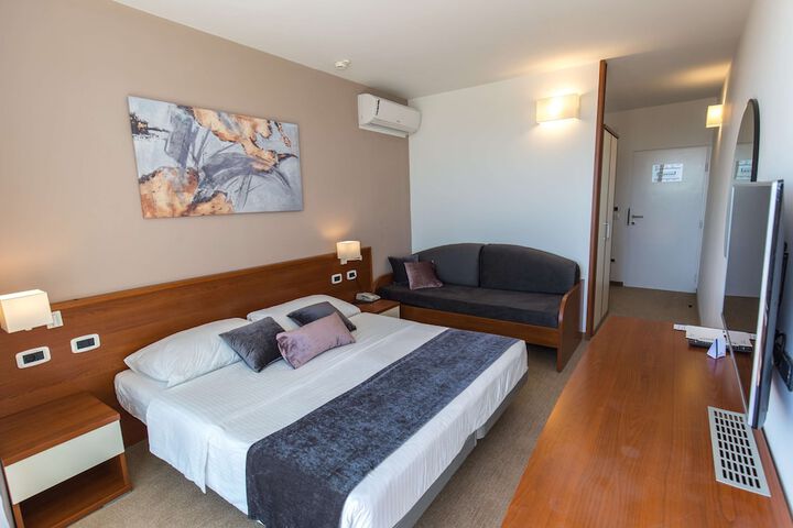 Room 15 of 91
