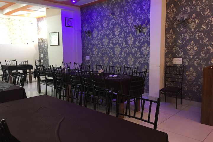Dining 9 of 16