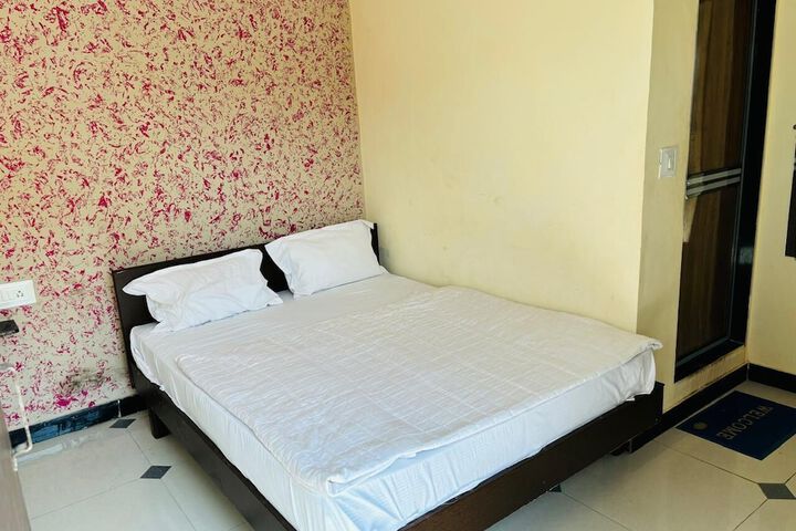 Room 6 of 19