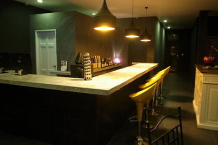 Lounge 105 of 142