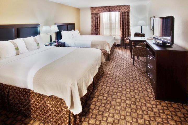 2 Queen Beds (3 of 3)