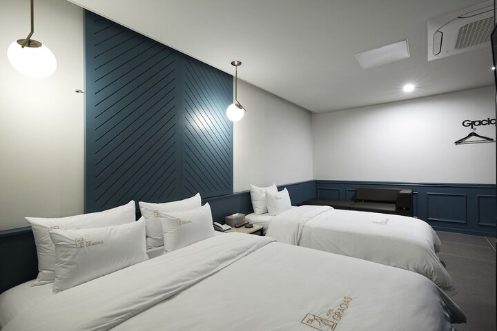 Room 16 of 110