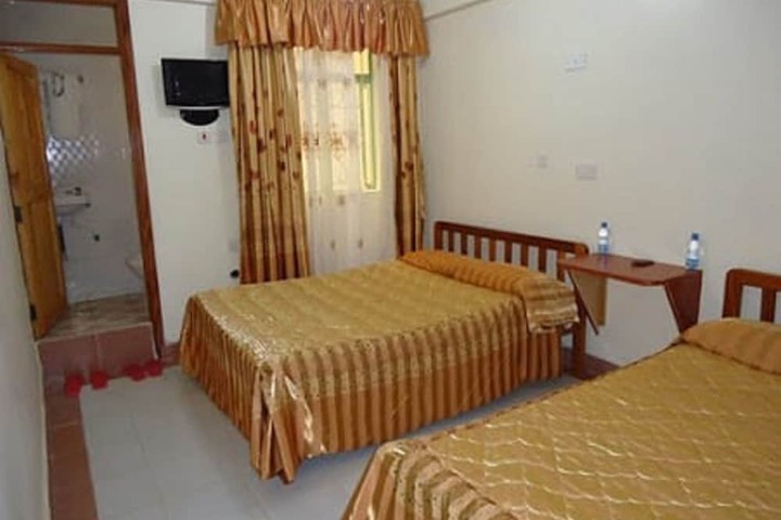 Room 6 of 12
