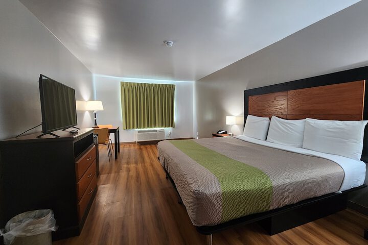 1 King Bed (8 of 15)