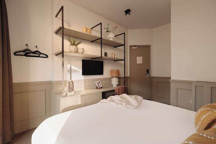 Room 3 of 10