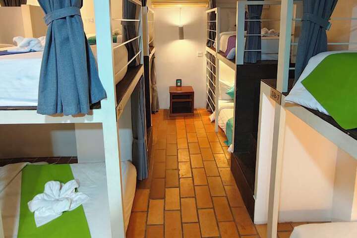 Room 52 of 177