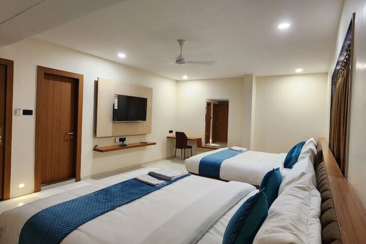 Hotel The Avirajan in Sanwer