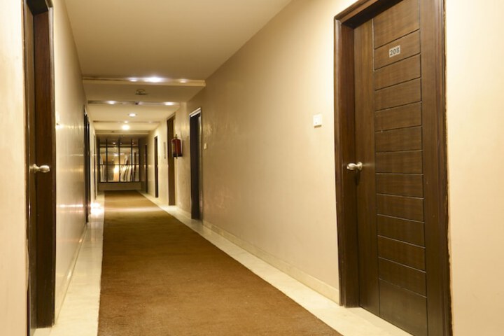 Ballroom/Hall 13 of 15