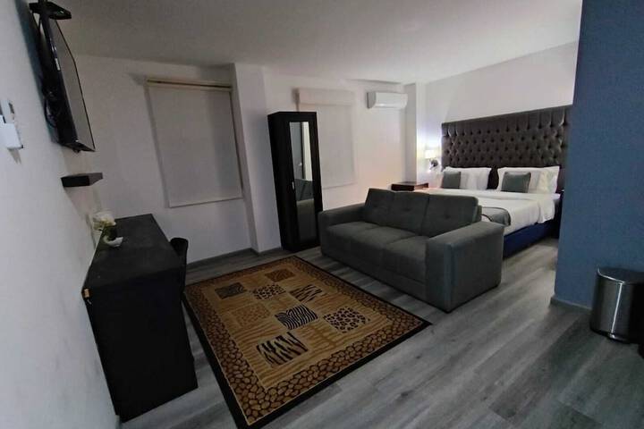 Room 2 of 3
