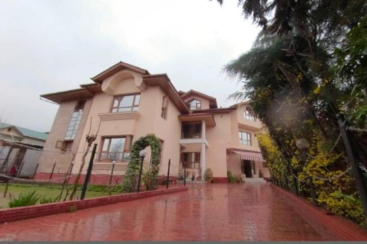 Hotel Alhamra Retreat