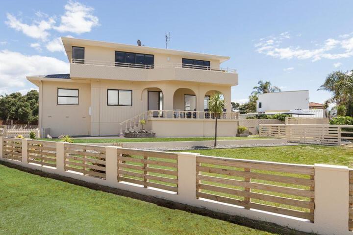 Sand Castles - Mount Maunganui Holiday Home