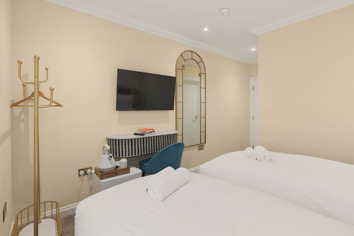 Room 35 of 103