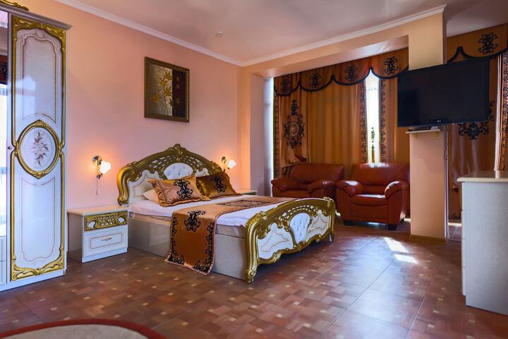 Room 13 of 82