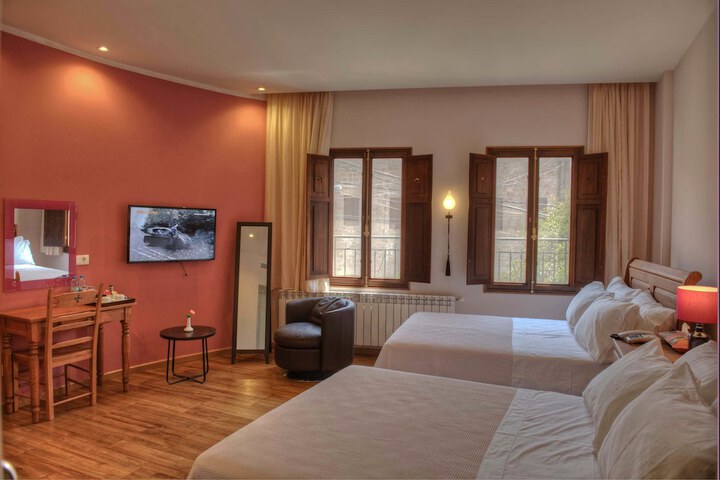 Room 3 of 40