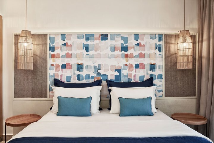 Room 3 of 79